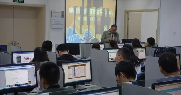 明月迎中秋，奧鵬寄思念