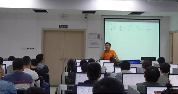 明月迎中秋，奧鵬寄思念