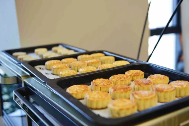 中秋團(tuán)圓會(huì)，緣分讓我們相聚，努力讓我們同行