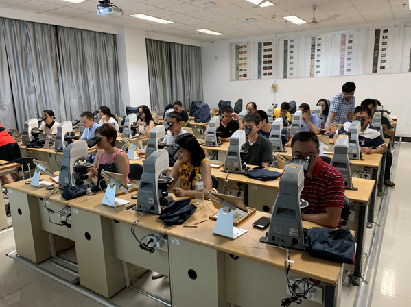 西南油氣田火山巖油氣藏勘探開(kāi)發(fā)新技術(shù)培訓(xùn)班結(jié)業(yè)