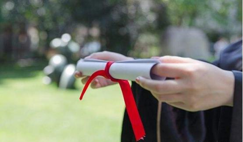 規(guī)范發(fā)展網(wǎng)絡(luò)教育，提高人才培養(yǎng)質(zhì)量