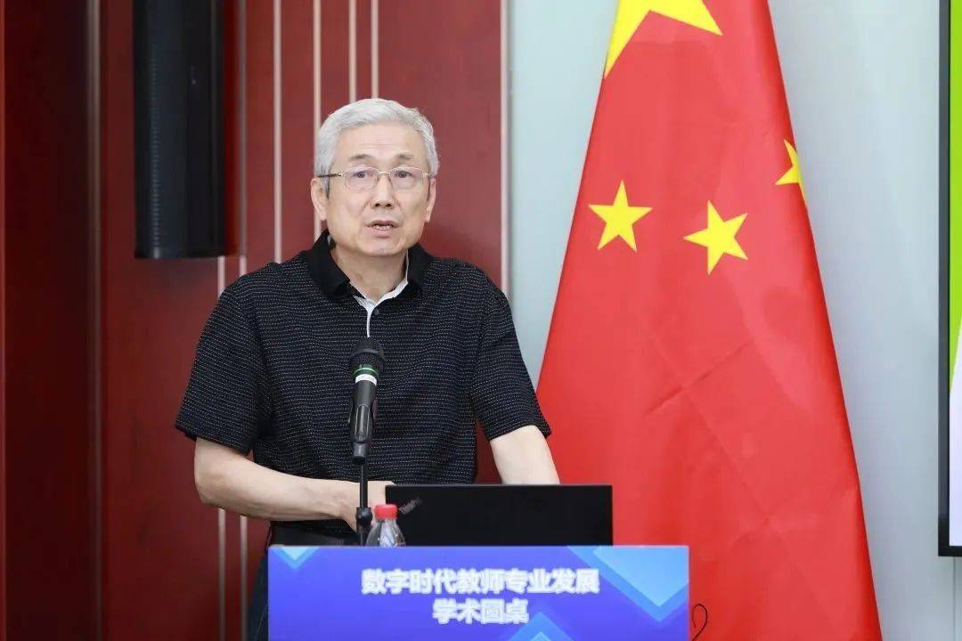 奧鵬教育應(yīng)邀出席數(shù)字時(shí)代教師專業(yè)發(fā)展學(xué)術(shù)圓桌暨《中國教師培訓(xùn)發(fā)展報(bào)告（2021）》發(fā)布會(huì)